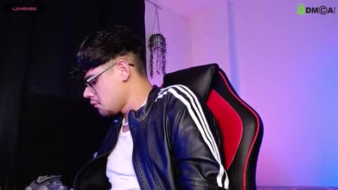 Snapshot of isaac_saenz chatting on 6, 11, 2025 Isaac Saenz. online show from 6, 11, 2025