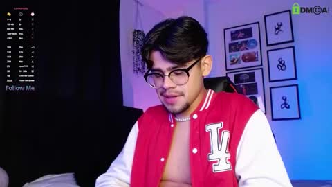 Snapshot of isaac_saenz chatting on 13, 12, 2025 Isaac Saenz. online show from 13, 12, 2025