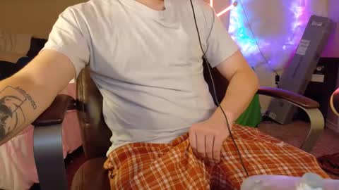 Snapshot of isaac_sheffield chatting on 14, 9, 2025 isaac online show from 14, 9, 2025