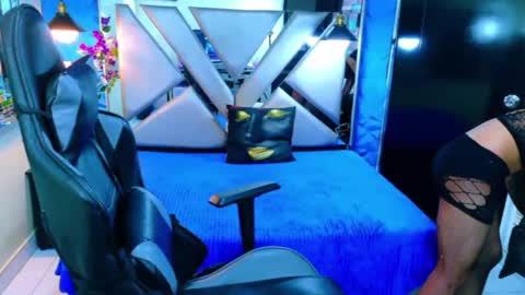 isaacnova online show from 6, 4, 2026