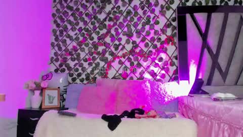 Snapshot of isabel_jamess chatting on 15, 4, 2026 Isa online show from 15, 4, 2026