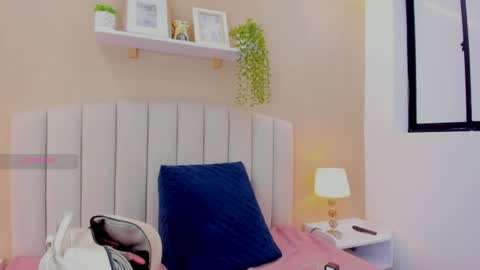 isabel_palmer online show from 17, 6, 2026