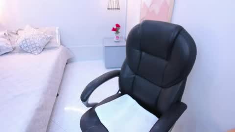 Snapshot of isabel_zapata chatting on 25, 2, 2026 ISA online show from 25, 2, 2026