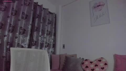 Snapshot of isabela_duran chatting on 19, 12, 2025 isabela duran online show from 19, 12, 2025