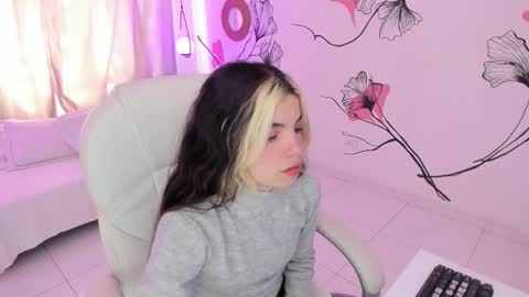 Snapshot of isabela_fiorelli chatting on 5, 10, 2025 isabela_fiorelli online show from 5, 10, 2025
