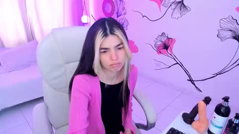 Snapshot of isabela_fiorelli chatting on 11, 11, 2025 isabela_fiorelli online show from 11, 11, 2025