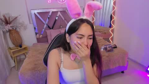 Snapshot of isabela_tay chatting on 22, 11, 2025 ISABELA online show from 22, 11, 2025