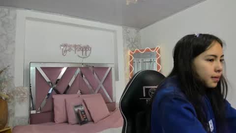 Snapshot of isabela_tay chatting on 17, 12, 2025 ISABELA online show from 17, 12, 2025