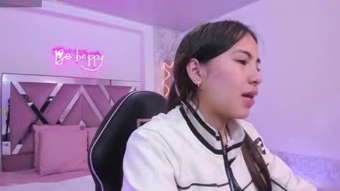 Snapshot of isabela_tay chatting on 19, 12, 2025 ISABELA online show from 19, 12, 2025