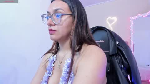 Snapshot of isabelalux_tay chatting on 15, 12, 2025 isabelalux_tay online show from 15, 12, 2025