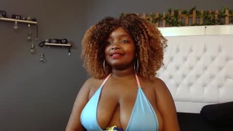 Snapshot of isabella_brown19 chatting on 10, 10, 2025 ISABELLA online show from 10, 10, 2025