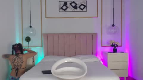 Isa Online 11pm to 5am Colombia time online show from 30, 11, 2025