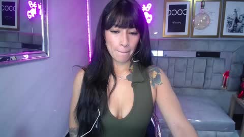 Snapshot of isabella_collen_v chatting on 24, 2, 2025 Hi Stream 800am to 200pm online show from 24, 2, 2025
