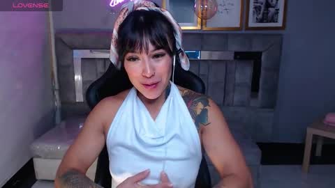 Snapshot of isabella_collen_v chatting on 15, 10, 2025 Hi Stream 800am to 200pm online show from 15, 10, 2025