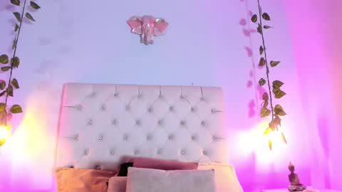 Snapshot of isabella_flowerss chatting on 5, 11, 2025 online show from 5, 11, 2025