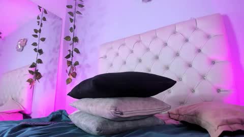 Snapshot of isabella_flowerss chatting on 7, 11, 2025 online show from 7, 11, 2025