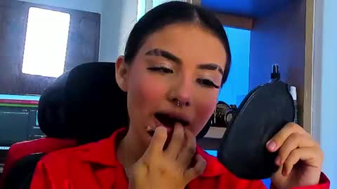 Snapshot of isabella_hv chatting on 18, 6, 2026 ISABELLA online show from 18, 6, 2026