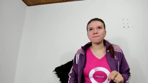 isabella_jaramillo online show from 8, 11, 2025