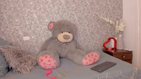 Snapshot of isabella_roberts13 chatting on 15, 2, 2025 isa online show from 15, 2, 2025