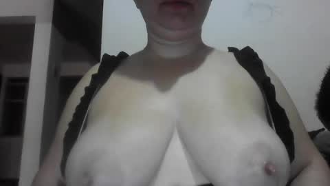 isabellaa_hills_ online show from 14, 7, 2026