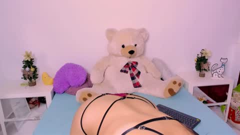 Snapshot of isabellaacruz chatting on 2, 1, 2025 ISABELLA  online show from 2, 1, 2025