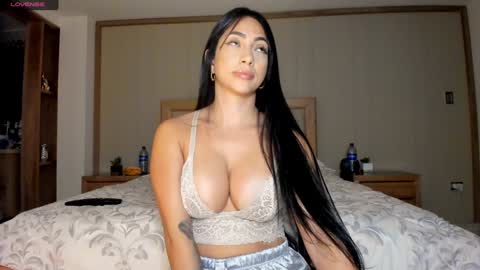 Snapshot of isabellabeker_ chatting on 21, 1, 2025 ISABEL online show from 21, 1, 2025