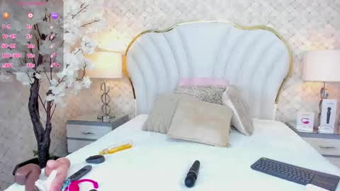 Isabella  online show from 11, 11, 2025