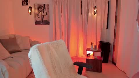 Snapshot of isabellalux_ chatting on 25, 6, 2026 ISABELLA online show from 25, 6, 2026