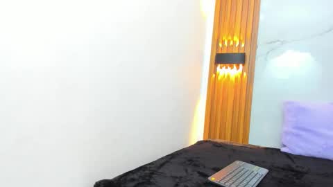 Snapshot of isabellamonet chatting on 14, 11, 2025 isabellamonet online show from 14, 11, 2025