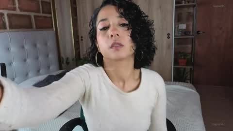 Isabela Paz online show from 16, 4, 2026