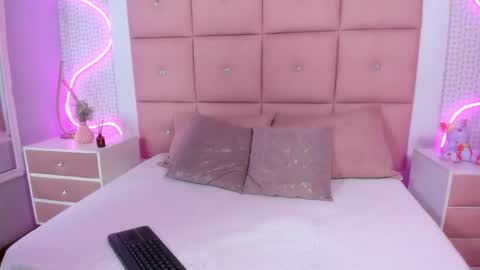 Snapshot of isabellapedraza chatting on 12, 5, 2026 Isabel online show from 12, 5, 2026