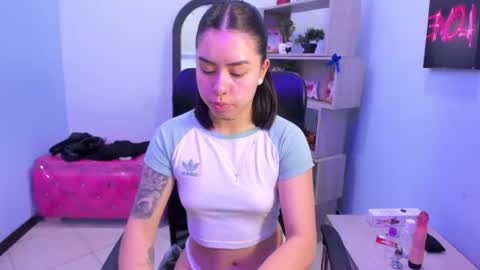 Snapshot of isabellasummer_ chatting on 25, 6, 2026 isebella online show from 25, 6, 2026