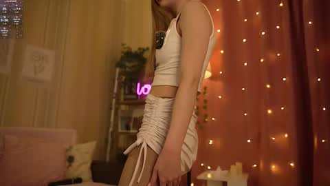 Snapshot of isabellatorrance chatting on 14, 11, 2025 Bella online show from 14, 11, 2025