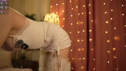 Snapshot of isabellatorrance chatting on 15, 11, 2025 Bella online show from 15, 11, 2025