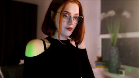 Snapshot of isabelle_stern chatting on 16, 12, 2024 Madame Isabelle online show from 16, 12, 2024