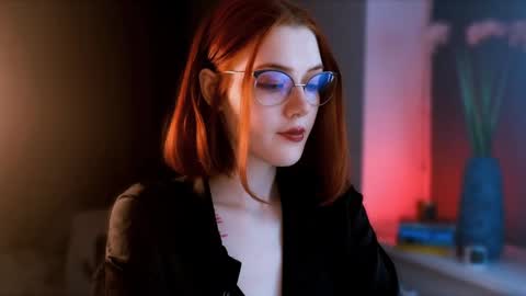 Snapshot of isabelle_stern chatting on 5, 1, 2025 Madame Isabelle online show from 5, 1, 2025