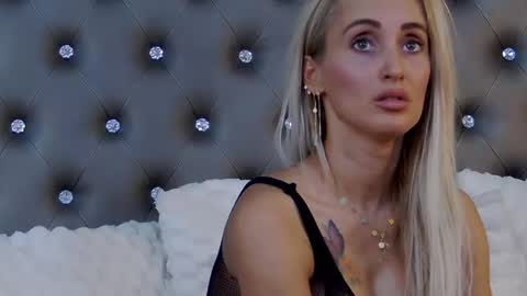 Snapshot of isabelleethan chatting on 4, 2, 2025 IsabelleEthan online show from 4, 2, 2025