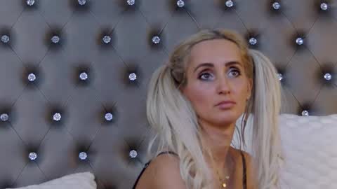 Snapshot of isabelleethan chatting on 10, 2, 2025 IsabelleEthan online show from 10, 2, 2025