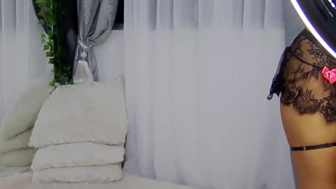 Snapshot of isabelleethan chatting on 21, 10, 2025 IsabelleEthan online show from 21, 10, 2025