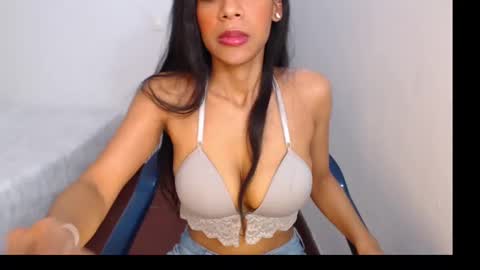 Snapshot of isabellla_grenz chatting on 11, 12, 2024 Isabella online show from 11, 12, 2024