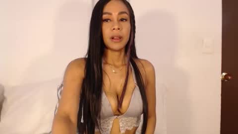 Snapshot of isabellla_grenz chatting on 5, 10, 2025 Isabella online show from 5, 10, 2025