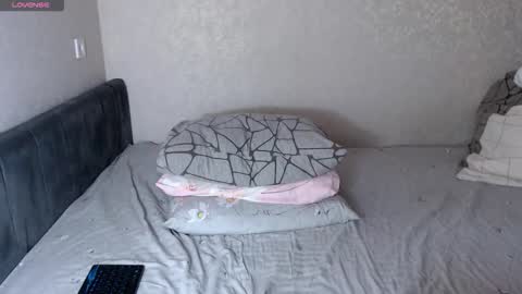 isabelswan online show from 6, 10, 2025