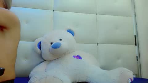 Snapshot of isahottxx chatting on 19, 2, 2026 ISAHOT online show from 19, 2, 2026