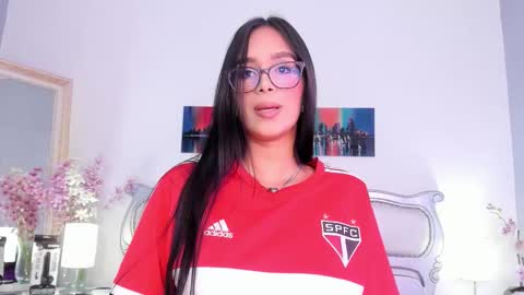 Snapshot of isasaenz_ chatting on 15, 11, 2025 Isa Saenz online show from 15, 11, 2025