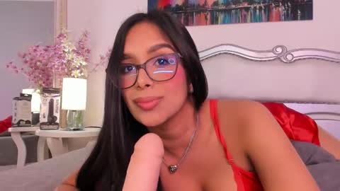 Snapshot of isasaenz_ chatting on 19, 11, 2025 Isa Saenz online show from 19, 11, 2025
