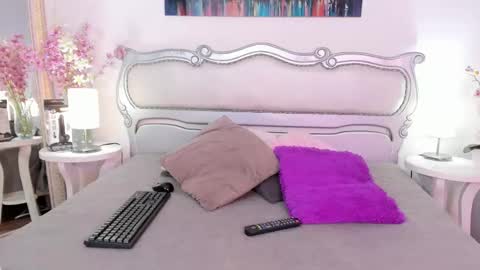 Snapshot of isasaenz_ chatting on 15, 12, 2025 Isa Saenz online show from 15, 12, 2025