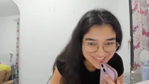 Isa Suarez online show from 6, 3, 2026