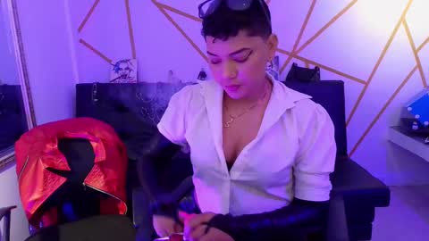 Snapshot of ise_lunny chatting on 11, 9, 2025 isabela online show from 11, 9, 2025
