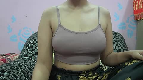ishika_singh_ online show from 25, 4, 2026