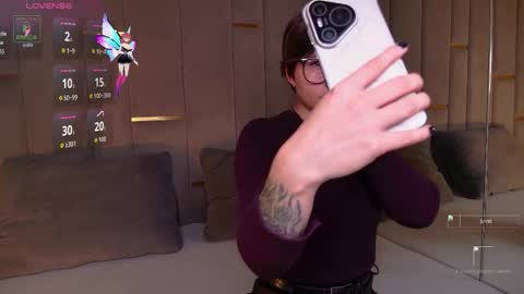 Snapshot of ishtardivine chatting on 24, 10, 2025 Ishtar online show from 24, 10, 2025